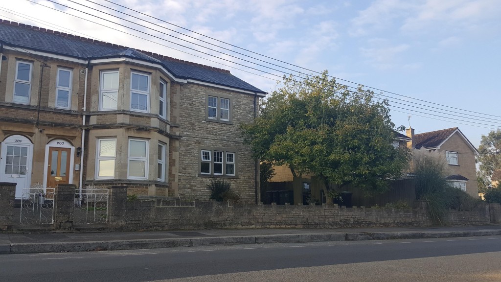 207209 London Road, CHIPPENHAM, SN15 F1rst Move