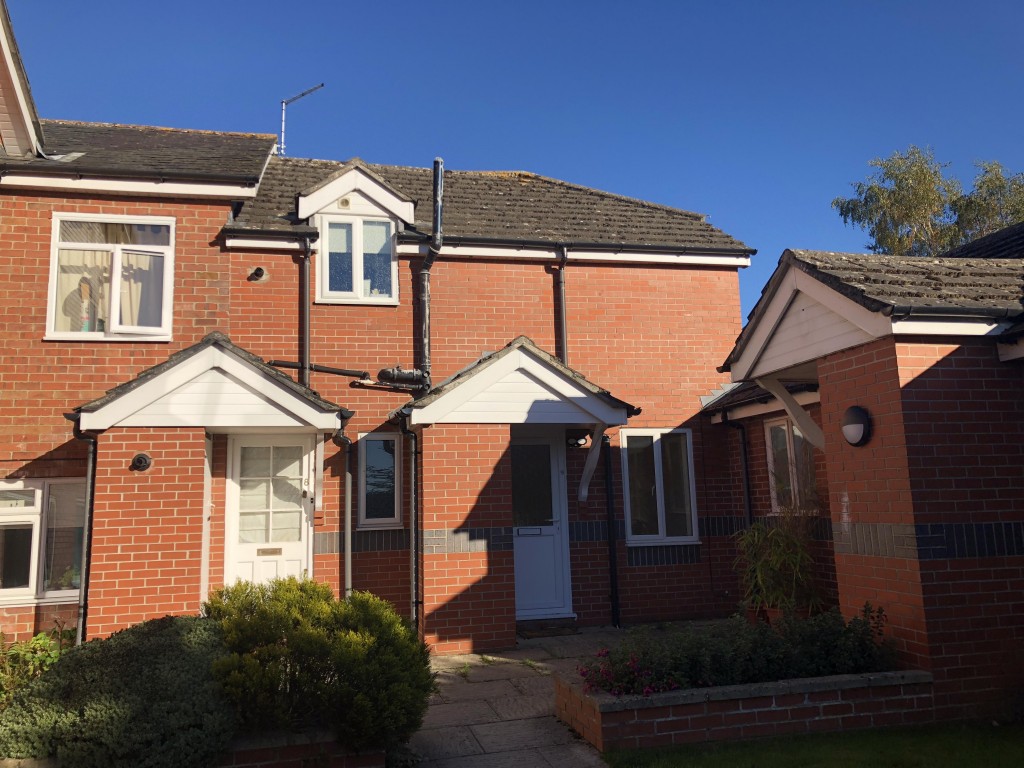 207209 London Road, CHIPPENHAM, SN15 F1rst Move