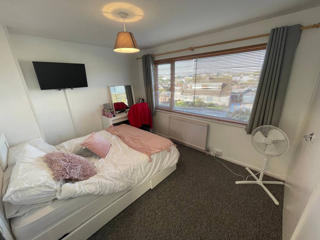 Eastern Avenue, Chippenham F1rst Move