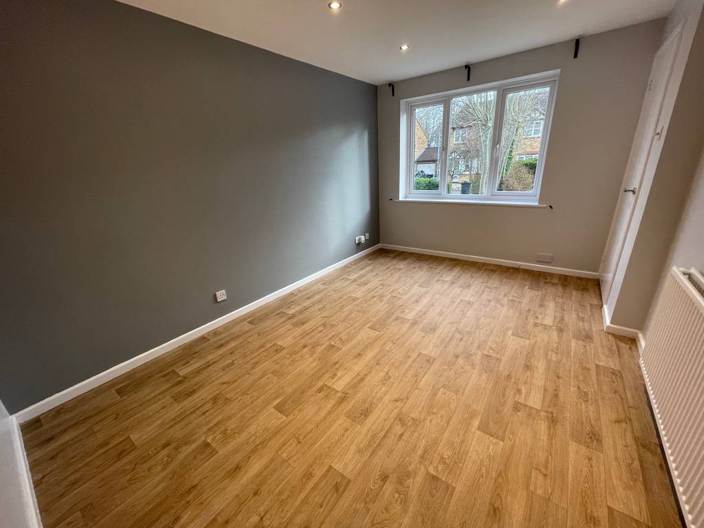 Cheltenham Drive, Chippenham F1rst Move